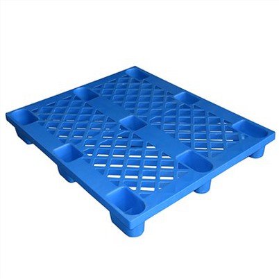 What is the average thickness of perforated plastic pallets?