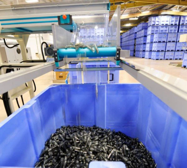 Factory bulk storage and logistics with Euro plastic pallet boxes Factory bulk storage and logistics with Euro plastic pallet boxes