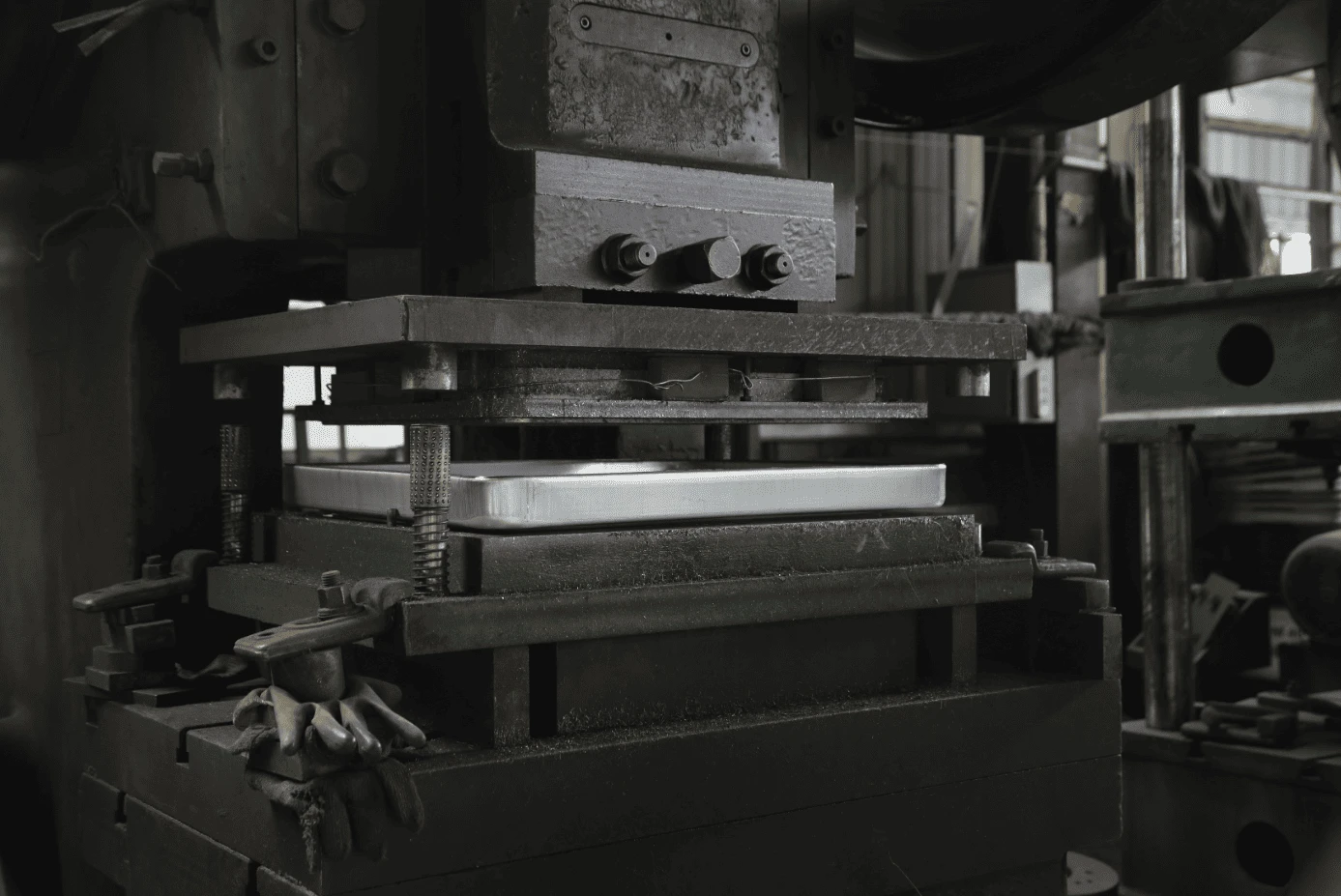 100-liter-steel-garbage-bin-factory-stamping-machine-production 100-liter-steel-garbage-bin-factory-stamping-machine-production