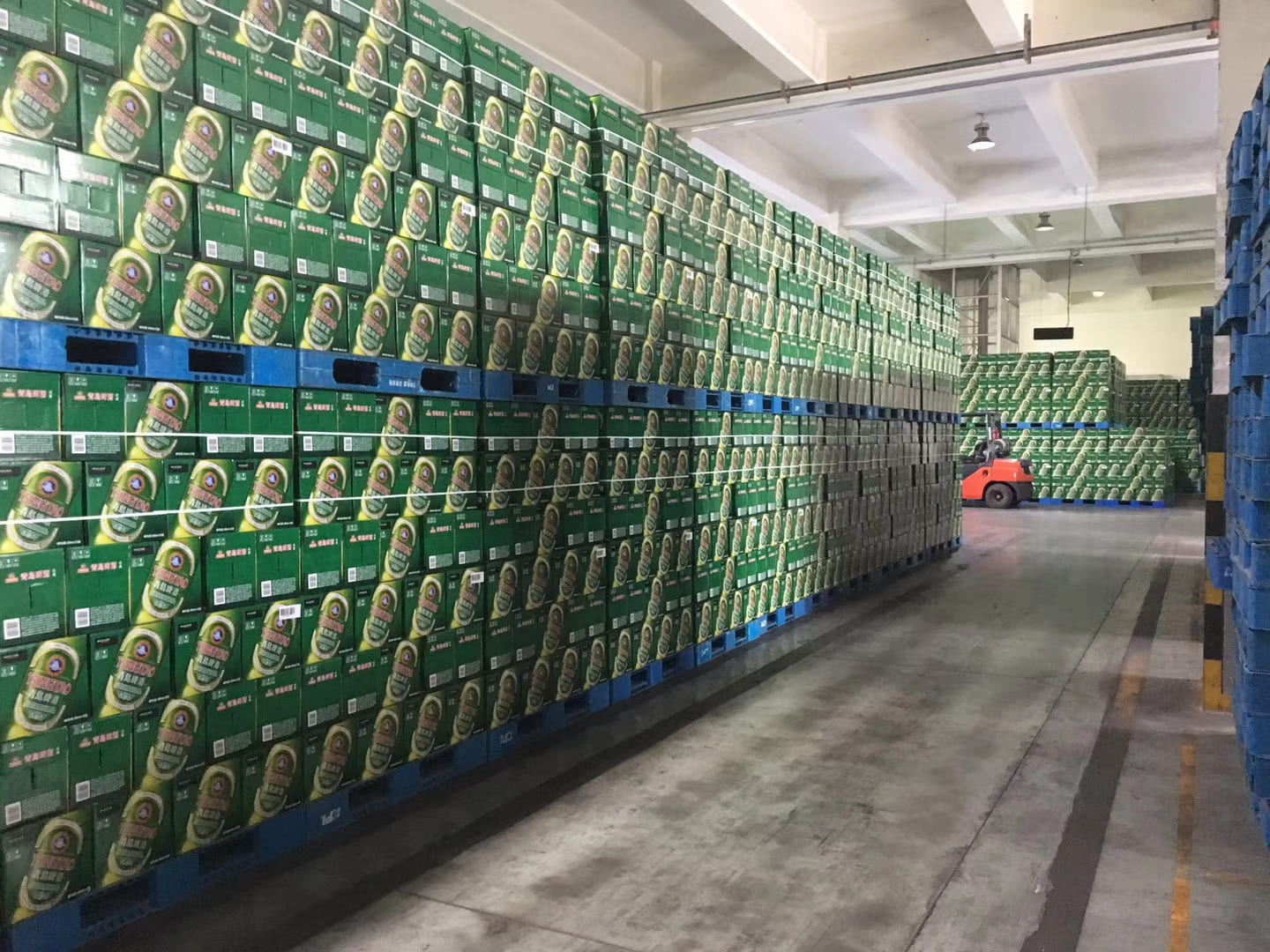Warehouse-Stacking-Beer-Cases Warehouse-Stacking-Beer-Cases