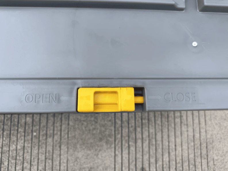 Food_Beverage_IBC_Container_Lockable_Clip_Yellow_Open_Close Food_Beverage_IBC_Container_Lockable_Clip_Yellow_Open_Close