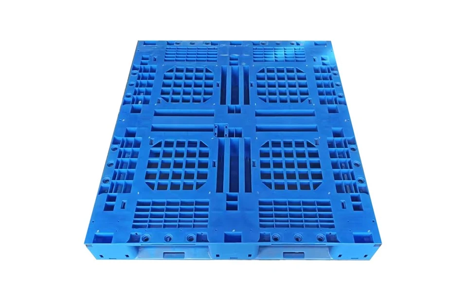 Six-Runner Stackable Plastic Pallet